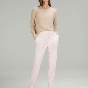 LULULEMON READY TO RULU HIGH-RISE JOGGER     STRAWBERRY MILKSHAKE